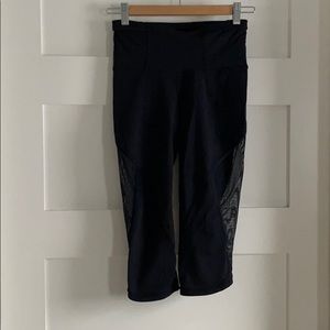Lululemon mesh crops/Capri